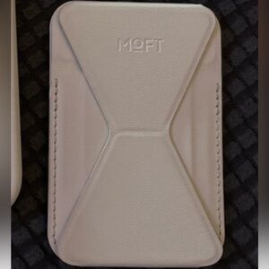 Moft MagSafe wallet!